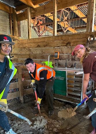 Students volunteering